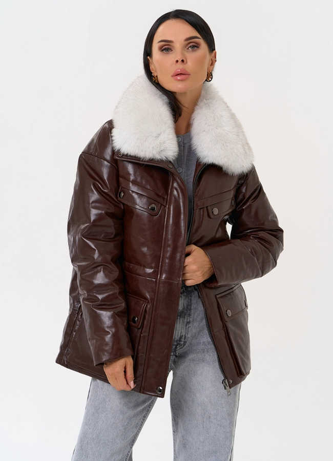 Коричневый кожаный пуховик модель № 31570 меха малина фото