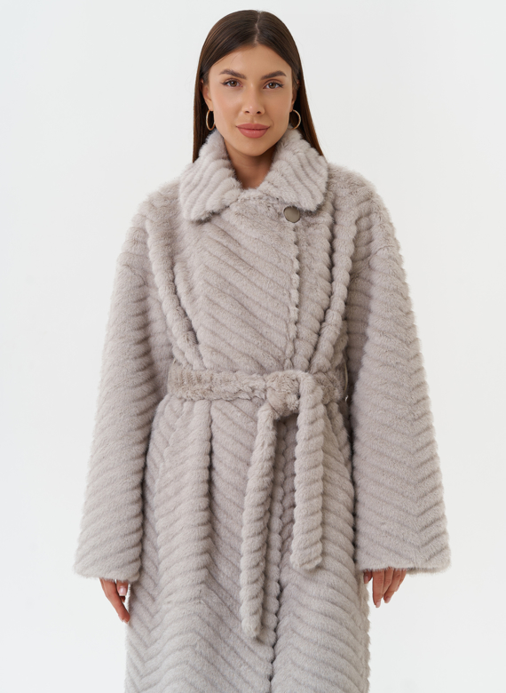 Женское пальто из эко меха с поясом