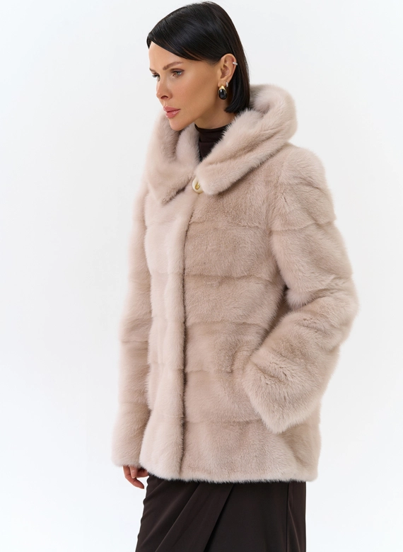 Шуба бежевого цвета из меха норки
