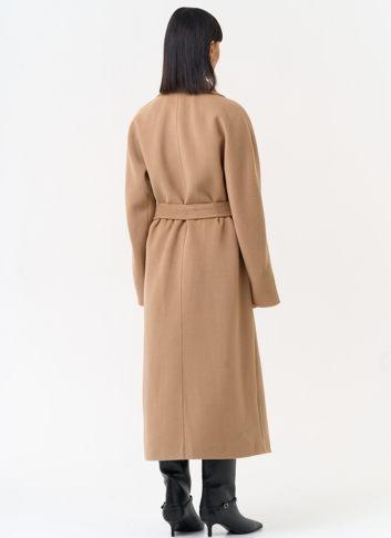 Женское двубортное пальто с поясом