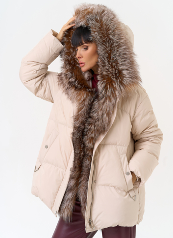 Женский пуховик с отделкой из натурального меха
