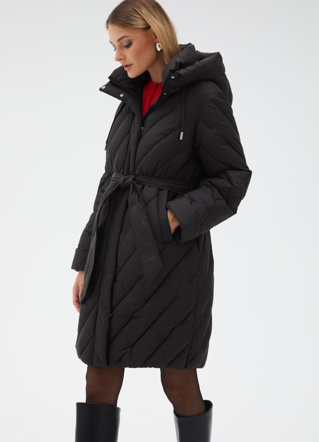 Женский пуховик черного цвета с поясом модель № 31120 в рассрочку