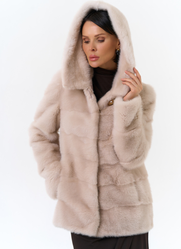 Шуба бежевого цвета из меха норки