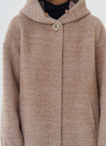 Женское пальто с капюшоном