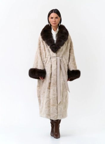 Светлая шуба из меха норки с воротником из меха песца фото