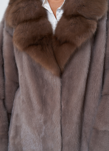 Куртка из меха норки с английским воротником из меха куницы
