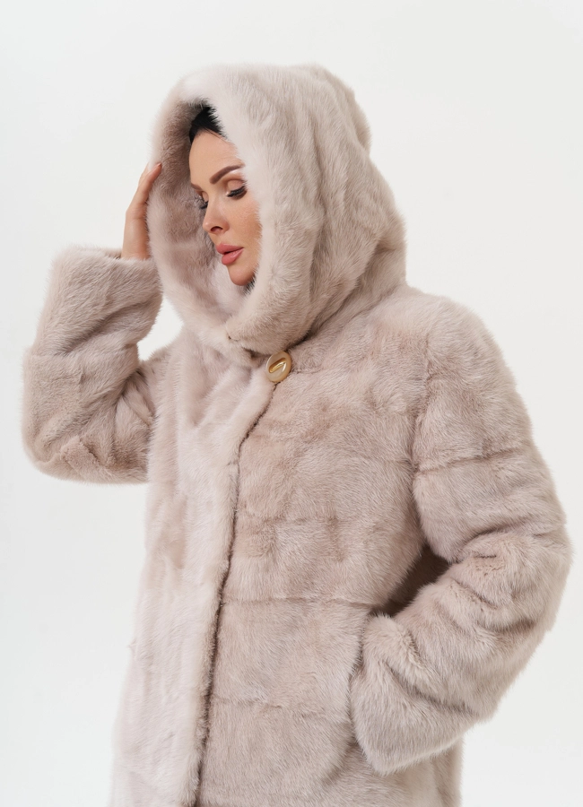 Светлая норковая шуба с капюшоном модель № 24957 универмаг малина фото