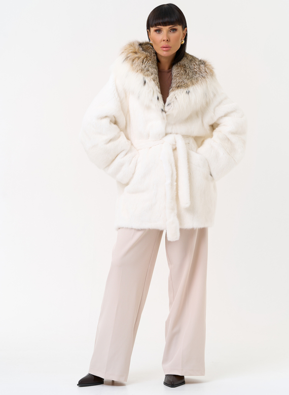 Женская шуба из меха норки с капюшоном из меха рыси