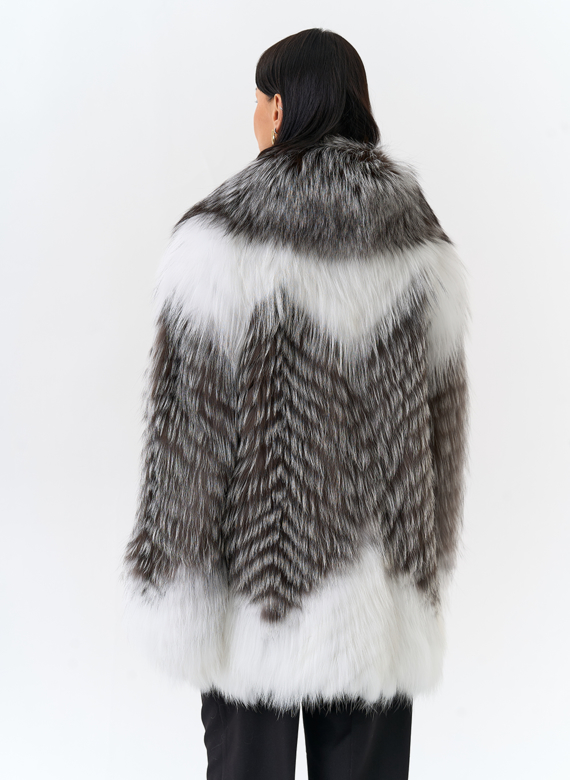 Шуба из меха чернобурой лисы