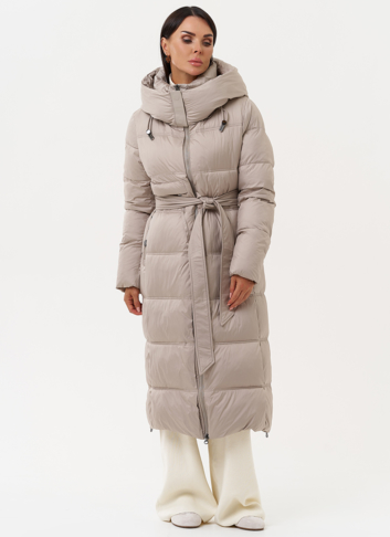 Длинный женский пуховик в бежевом цвете