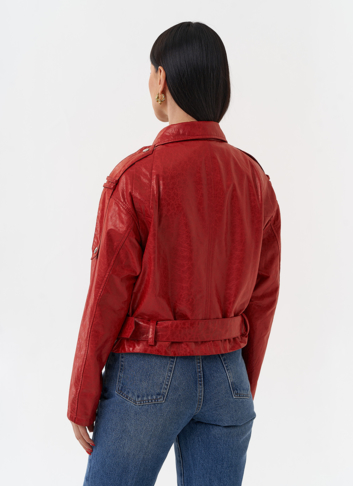 Красная куртка из натуральной кожи