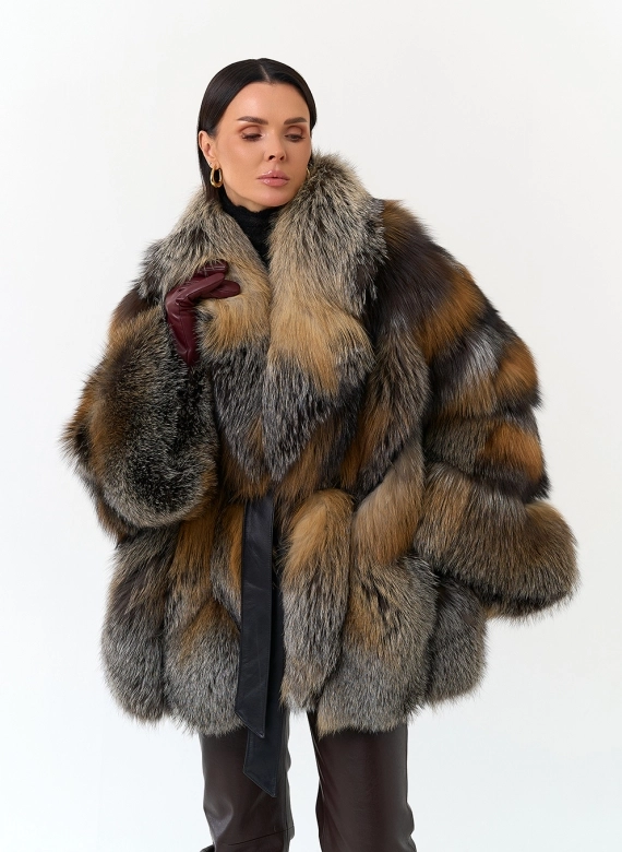 Шуба из меха лисы с поясом фото