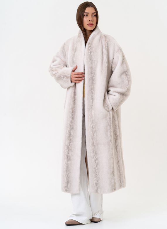 Светлое пальто из эко меха с поясом