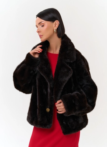 Женское двубортное пальто из эко меха