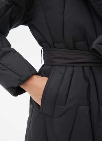 Женский пуховик с английским воротником