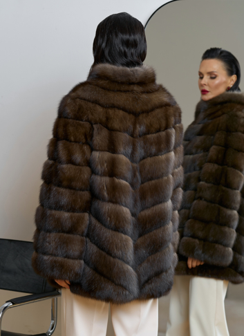 Женская шуба из соболя с воротником стойкой