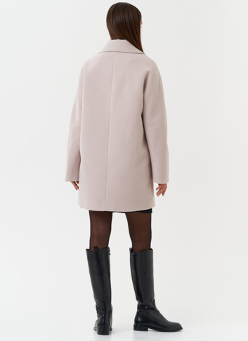 Двубортное светлое пальто