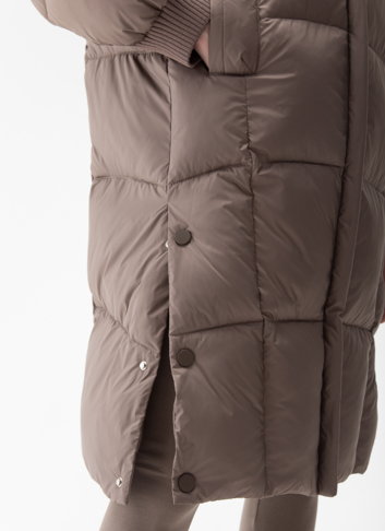 Женский пуховик с капюшоном 