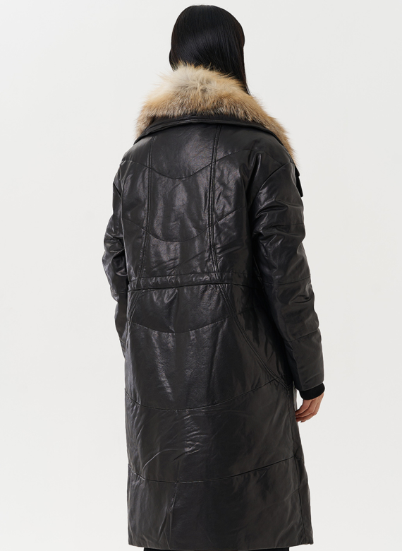 Женский кожаный пуховик с отделкой из меха лисы