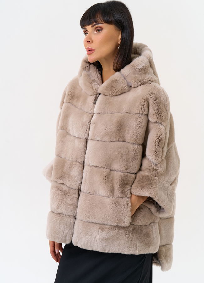 Короткая шуба из меха кролика с капюшоном модель № 25886 универмаг малина