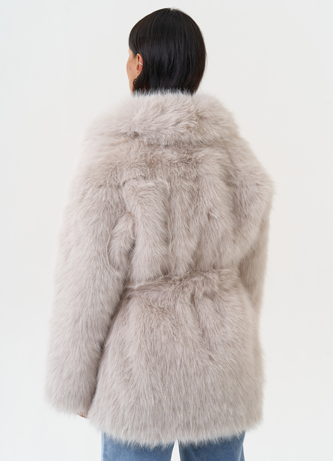 фото Женская шуба из эко меха в светло-сером цвете модель № 31242