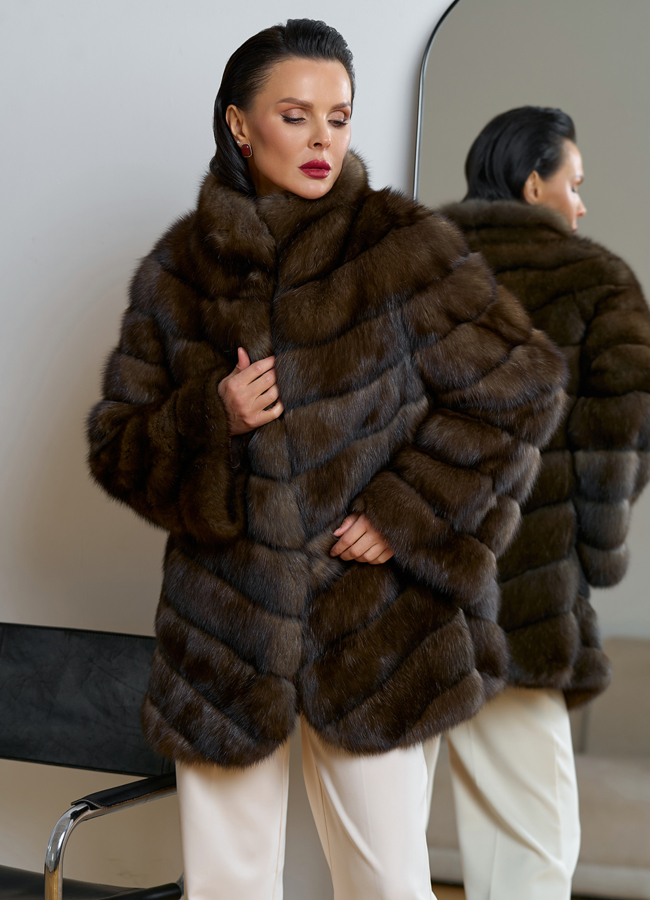 Женская шуба из соболя с воротником стойкой модель № 31773 универмаг малина